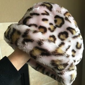 Youth pink leopard hat